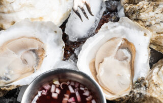 Fresh oysters with mignonette