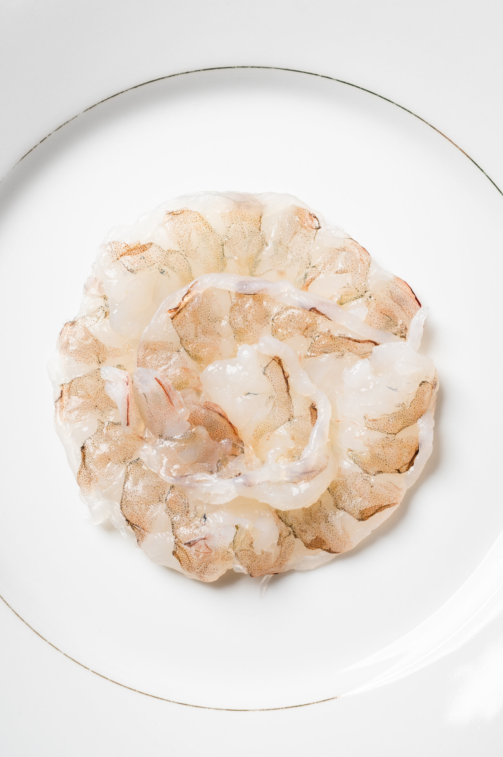 Raw shrimp plated in a circular pattern