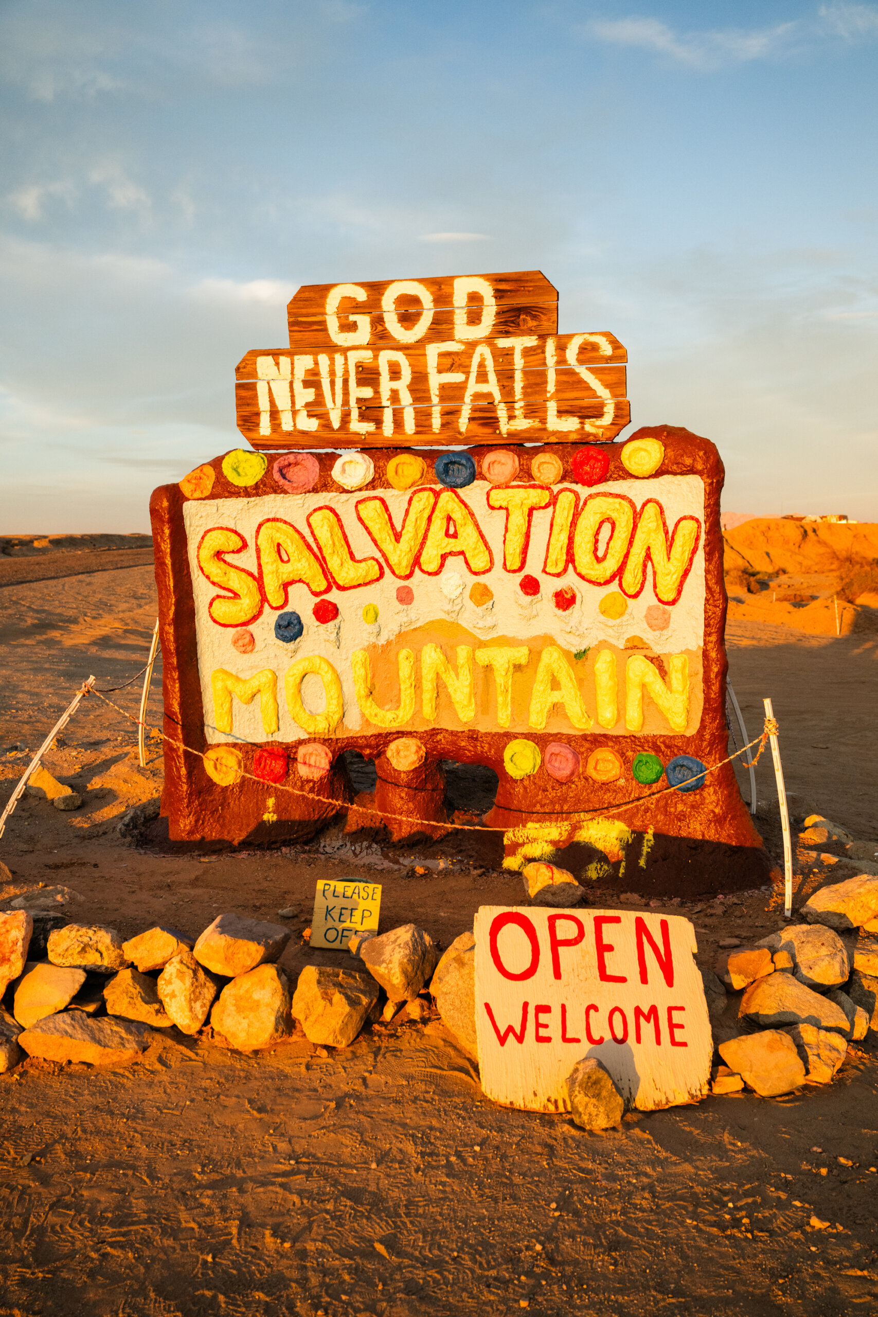A sign welcoming visitors to Salvation Mountain